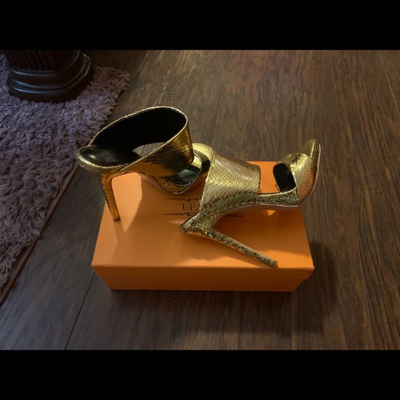 Gold open toe mules stilettos heel sandals - Picture 3 of 3